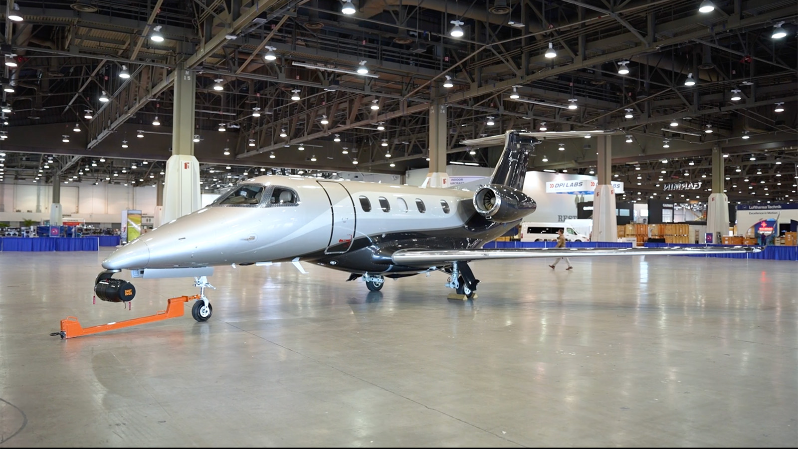 Building NBAA-BACE Exhibits, Inside and Out